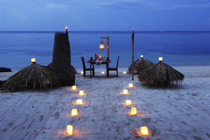 Table sur le sable