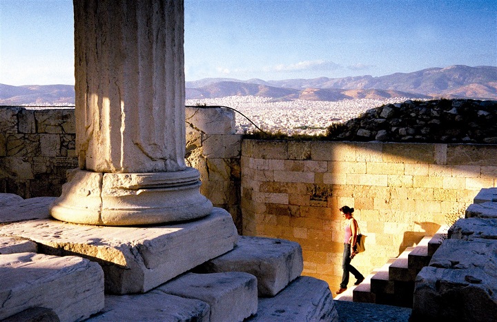 Femme dans un temple