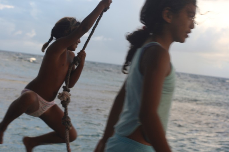 enfants qui jouent à Rapa