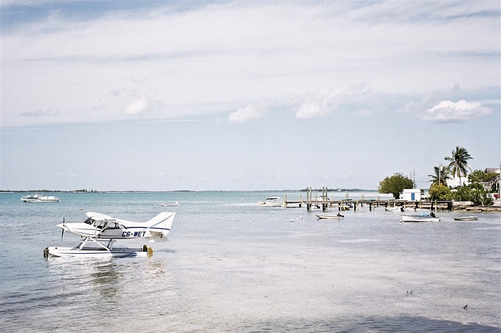 avion sur l'eau à Harbour Island