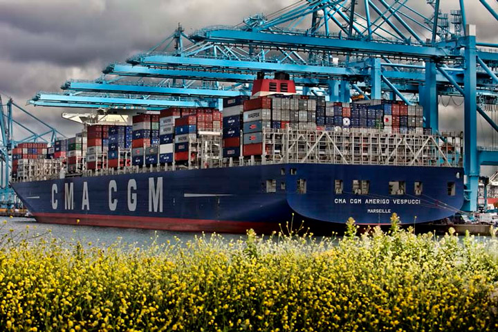 Bateau cargo de la CMA CGM