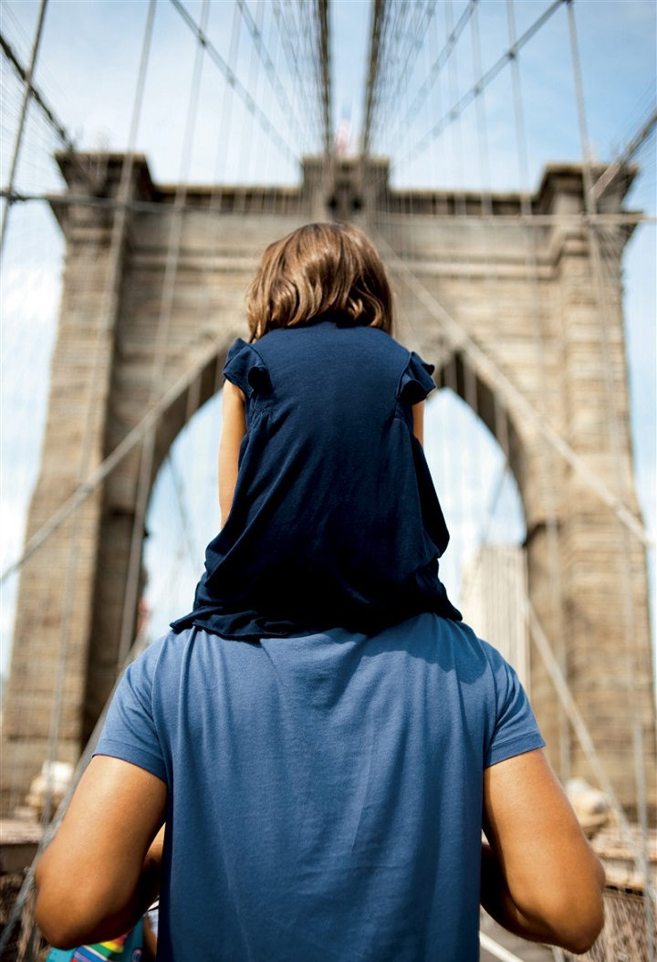 Enfant sur le Brooklyn Bridge