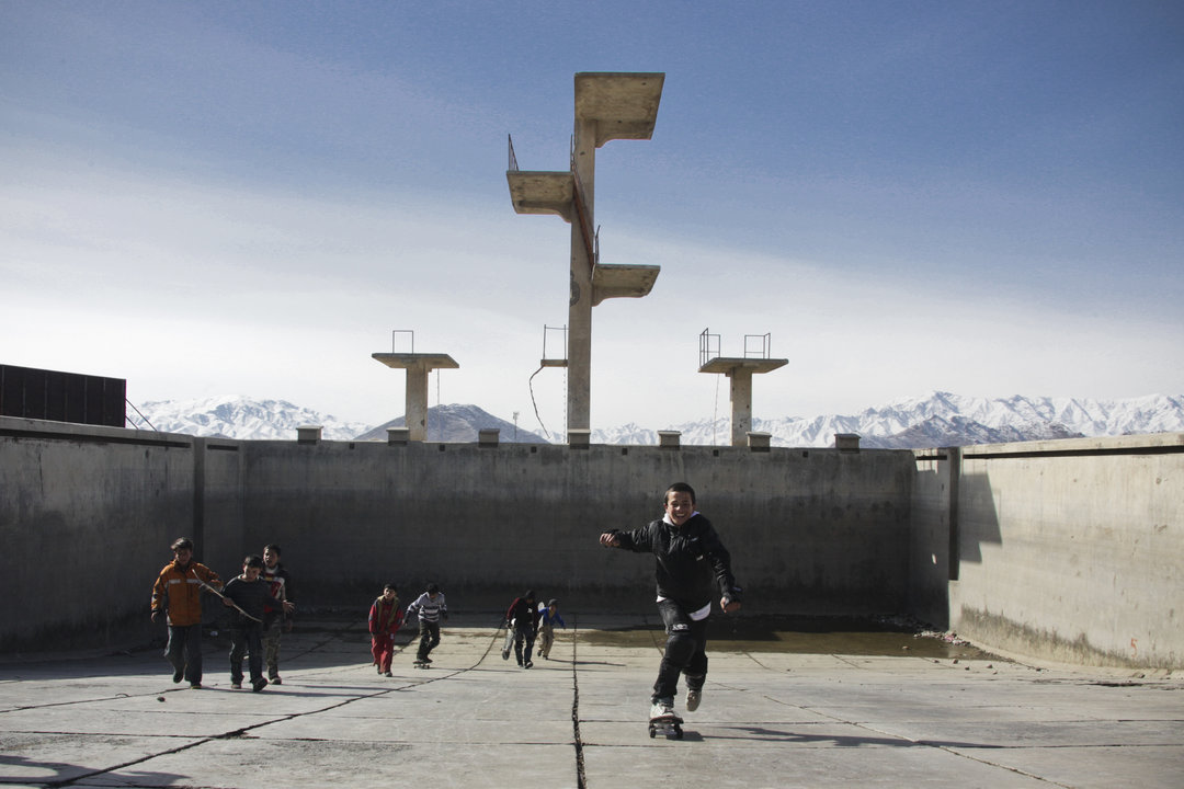 enfants qui font du skate