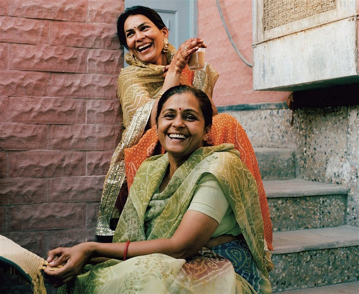 femmes indiennes qui rient 