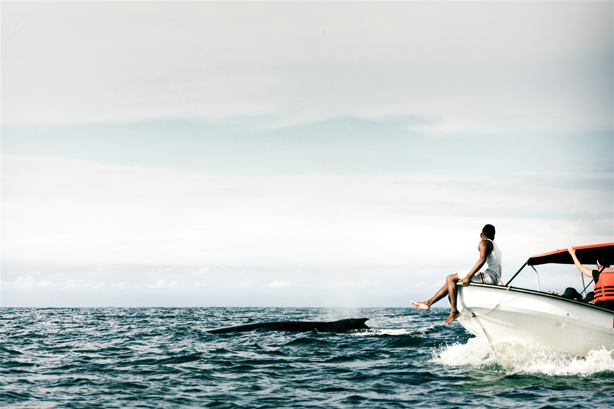 homme sur un bateau en Colombie