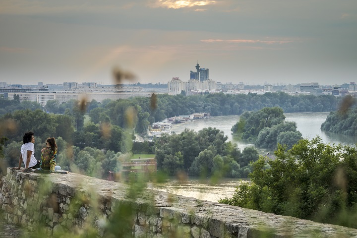Couple devant un joli paysage d'Alg&eacute;rie