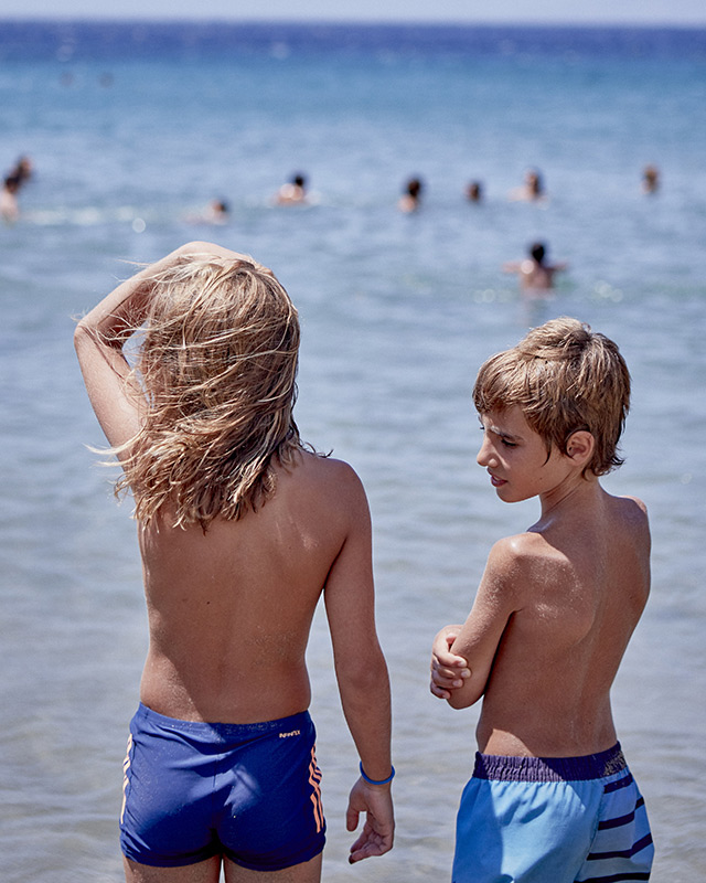 Enfants dans l'eau