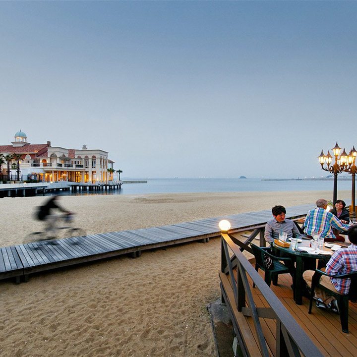 terrasse sur la plage au Japon